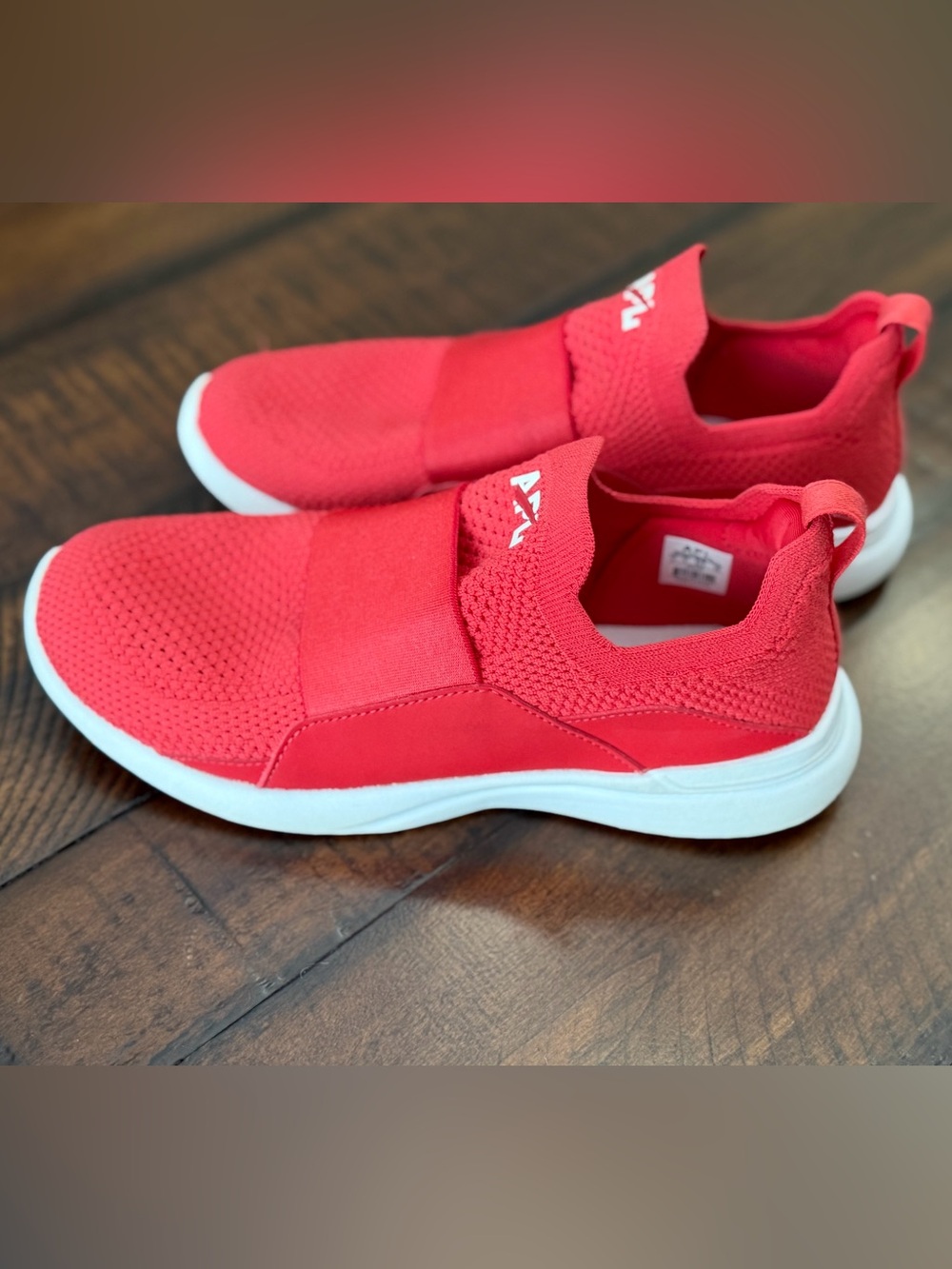 APL kids slip on sneakers size 4